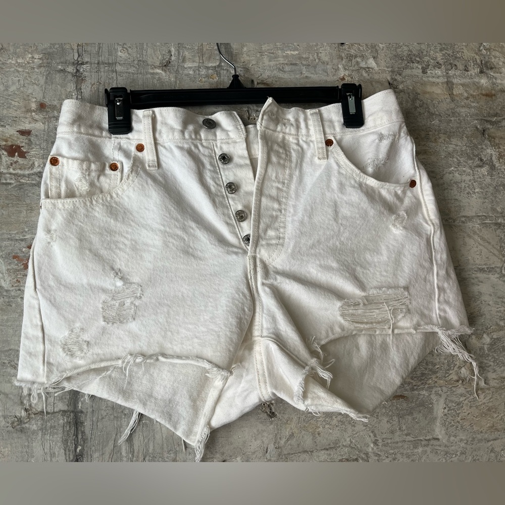 Levi’s 501 shorts white size 28